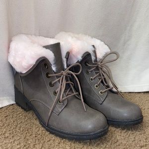 Winter Boots with Fuzzy Lining
